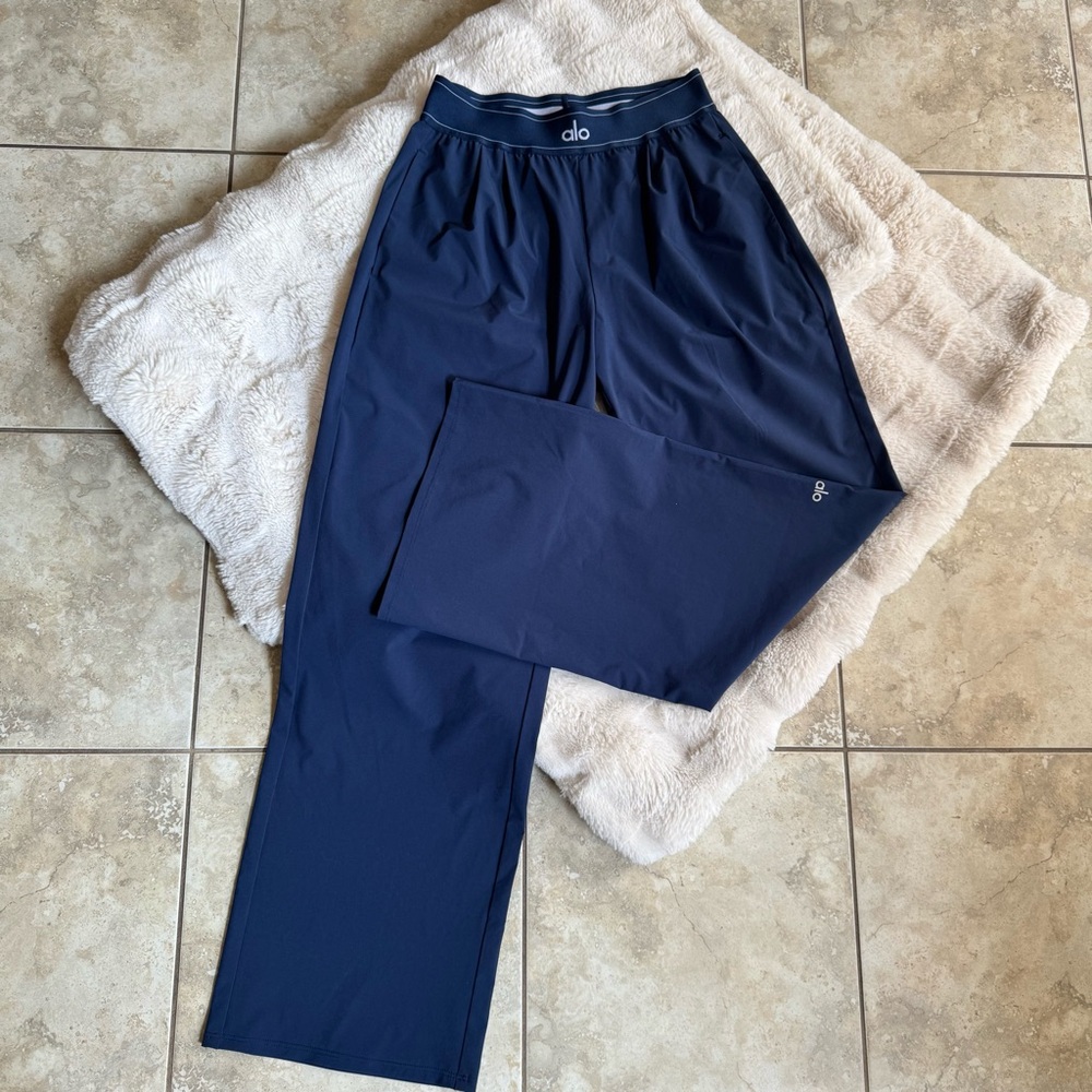 ALO Yoga ‘Suit Up Trouser’ Blue Track Pants Relaxed Fit 30’ inseam